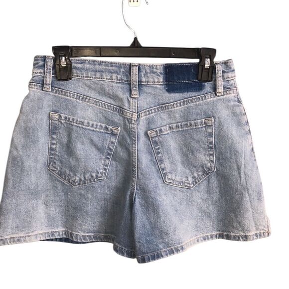 036. Wild fable high rise mom Shorts light wash size 4 - Picture 2 of 2